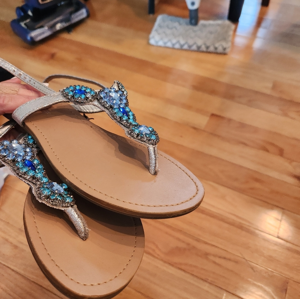 Beautiful & Blue! - Picture 2 of 9